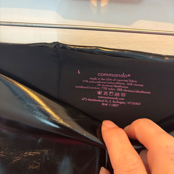 Commando Size Large Faux Leather Fully Lined Pencil Leggings - Picture 4 of 10